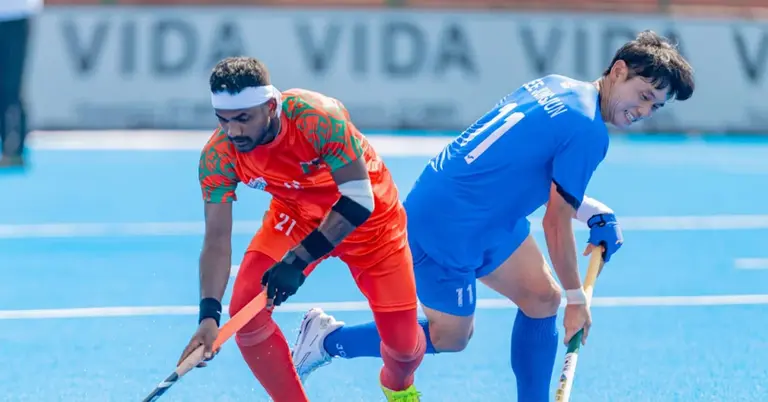 দক্ষিণ কোরিয়া-বাংলাদেশ হকি ম্যাচের একটি মুহূর্ত